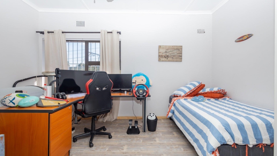 5 Bedroom Property for Sale in Avondale Western Cape